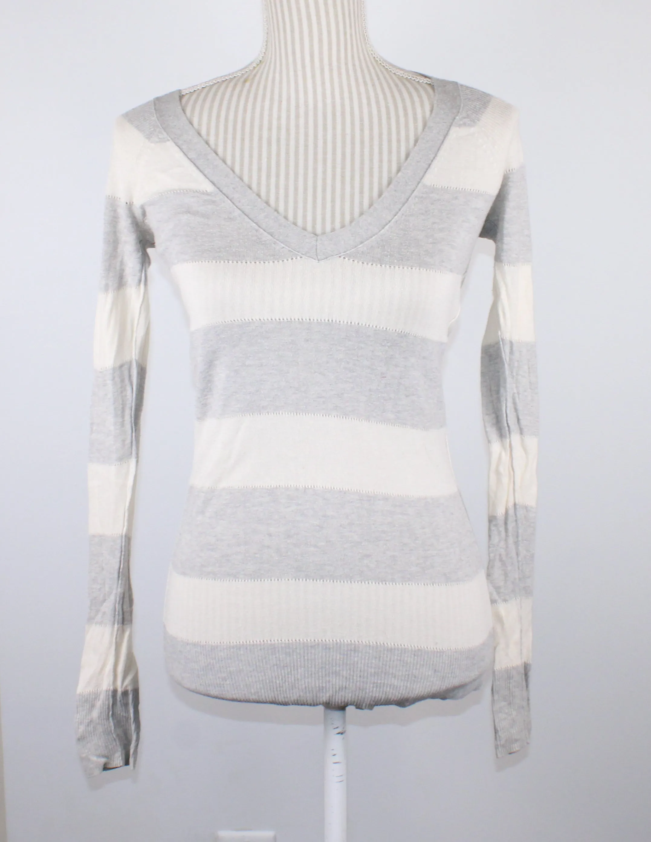 AMERICAN EAGLE GREY & WHITE THIN SWEATER LADIES XS VGUC/GUC