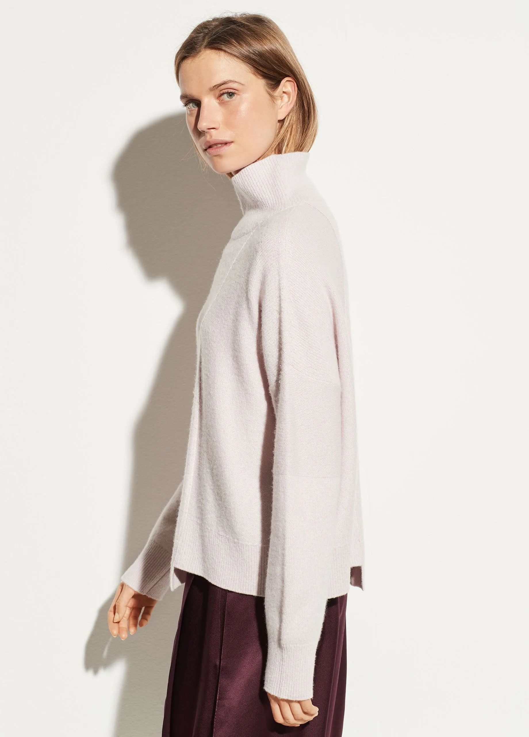 Stepped Hem Turtleneck in Rosa Seco