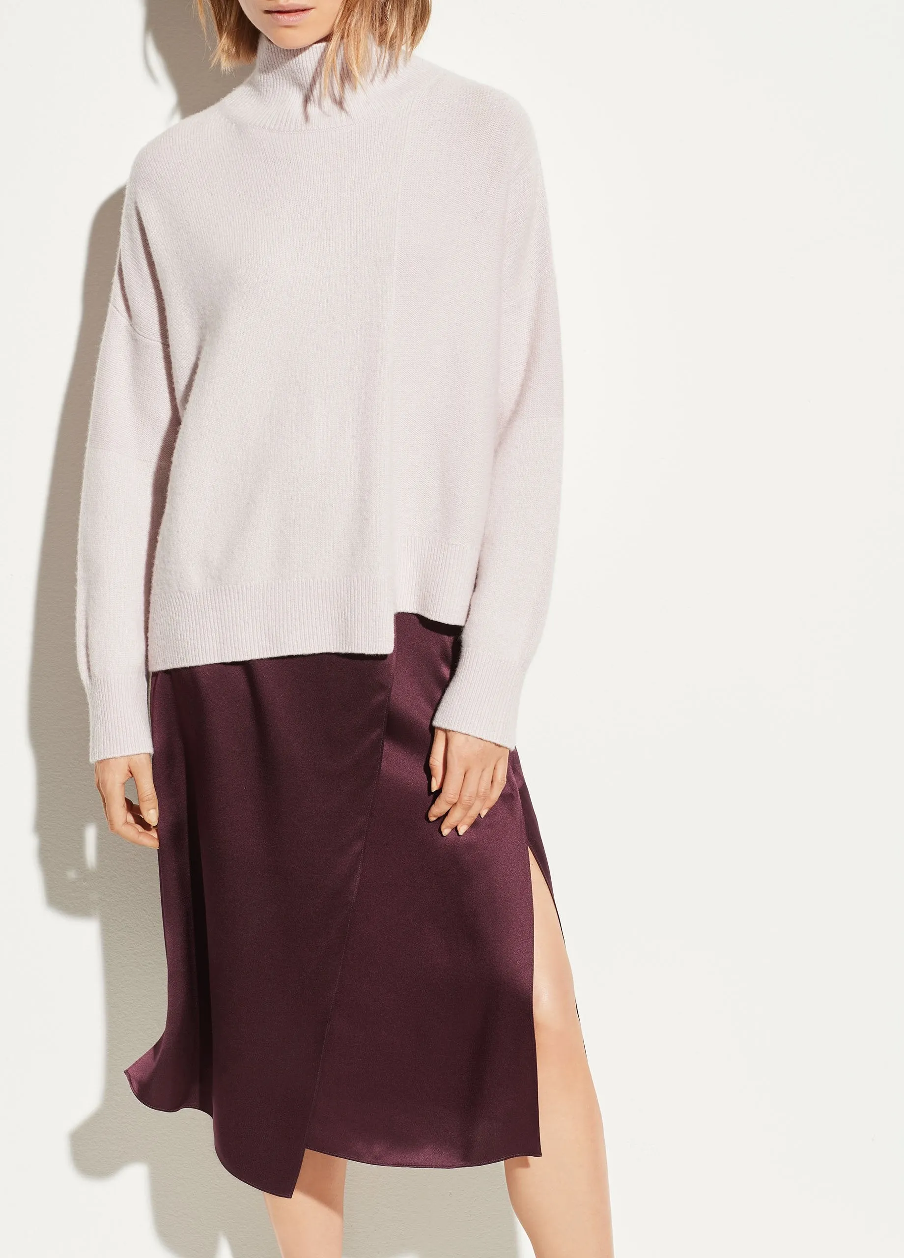 Stepped Hem Turtleneck in Rosa Seco