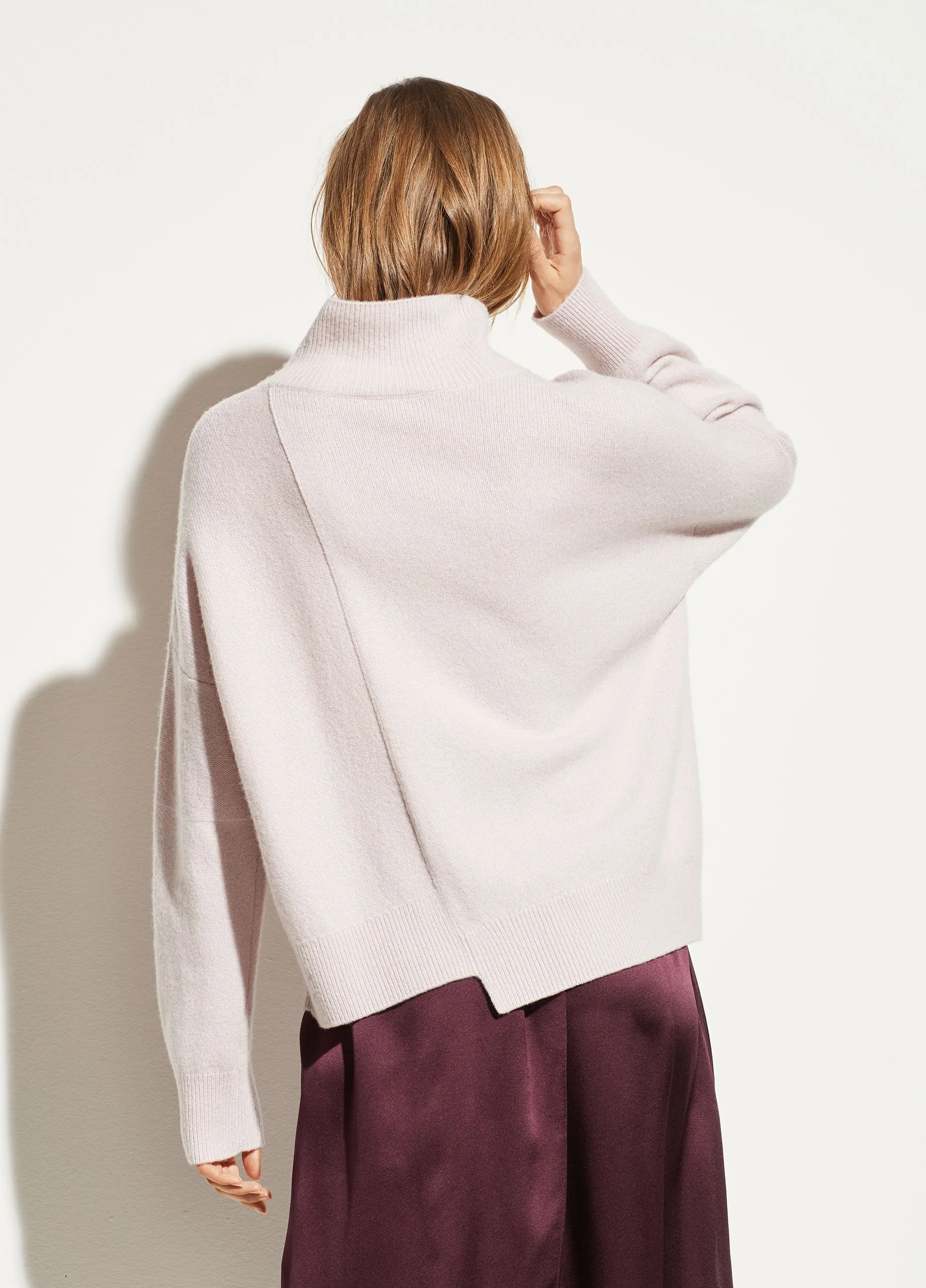 Stepped Hem Turtleneck in Rosa Seco