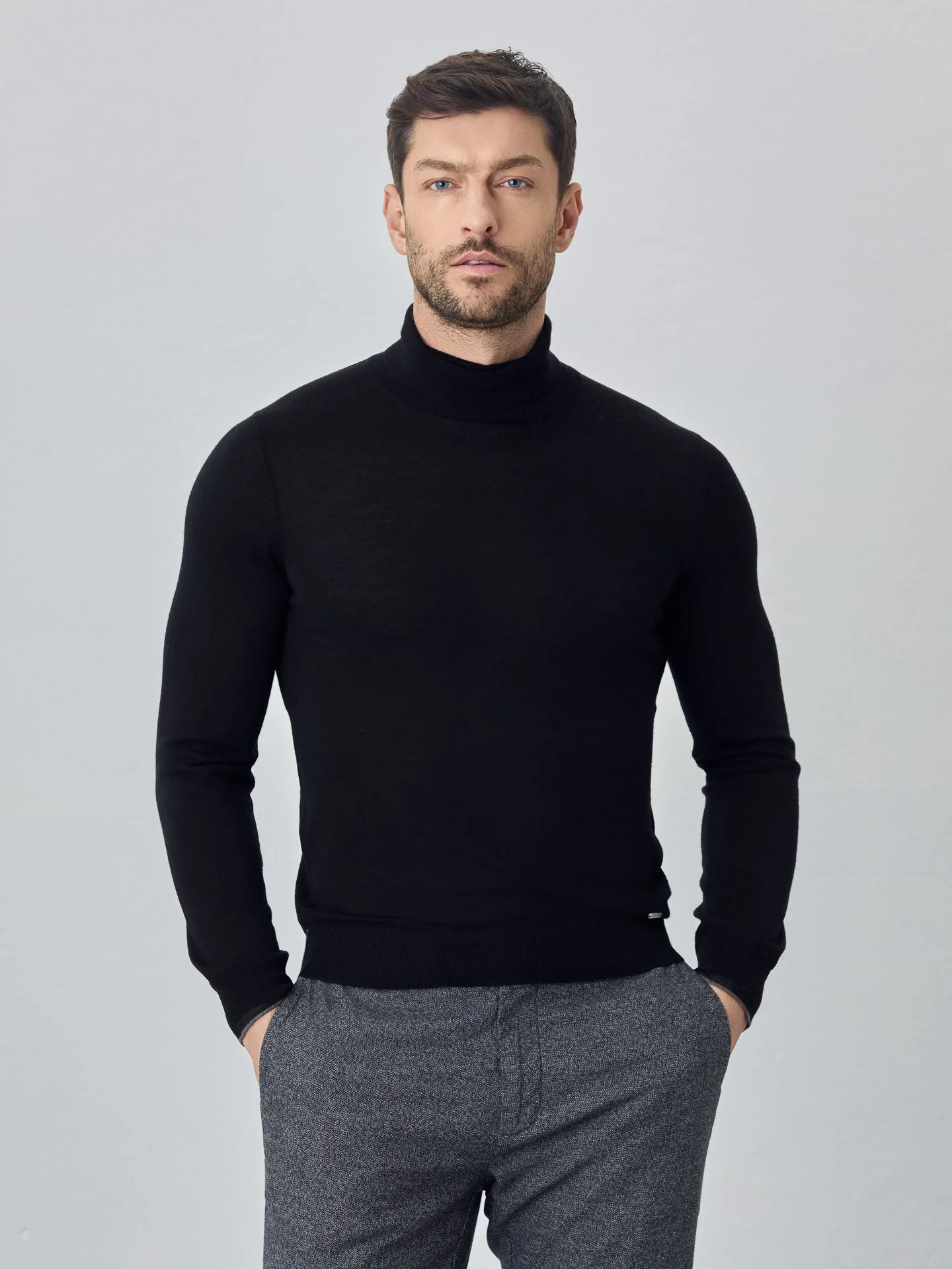 Turtleneck Sweater With Long Sleeves In Extra Fine Merino Wool