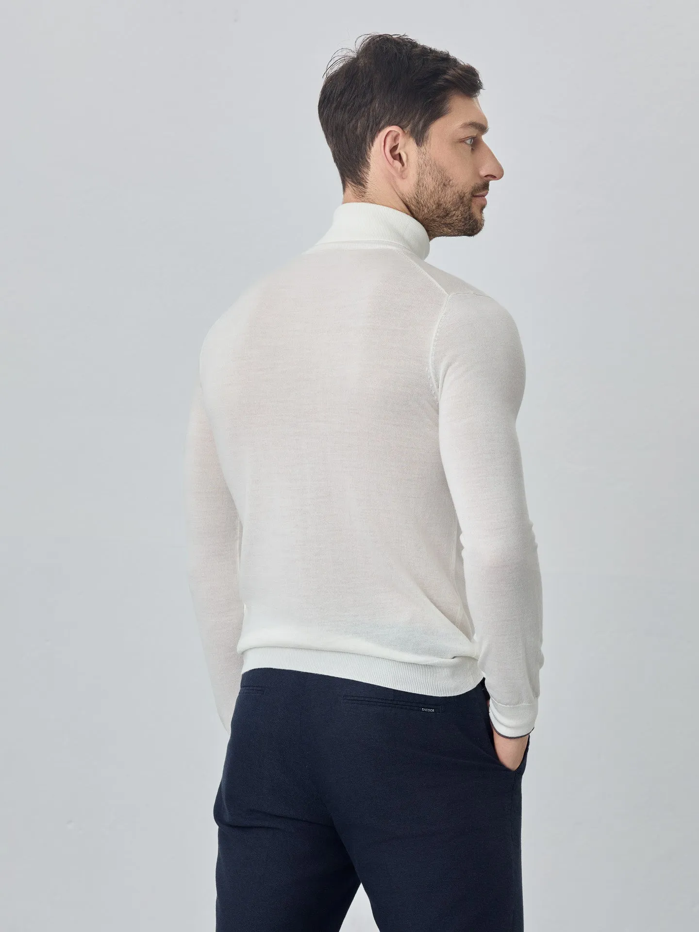 Turtleneck Sweater With Long Sleeves In Extra Fine Merino Wool